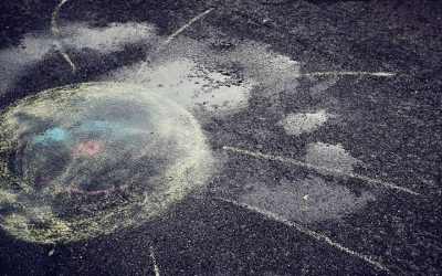 Sol tegnet på asfalt