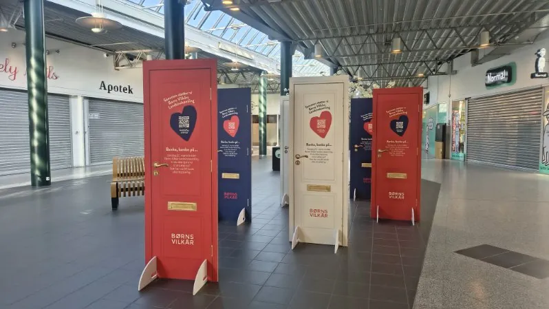 Dades x Børns Vilkårs døre i Ballerup center